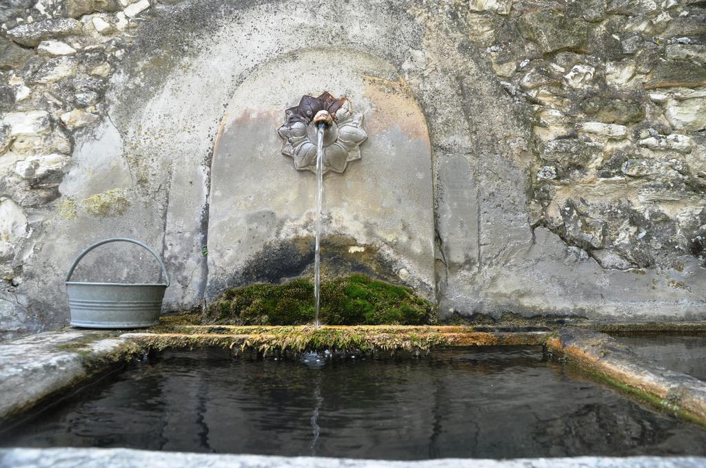 Le Mas De La Fontaine Bed and Breakfast Le Pegue Esterno foto