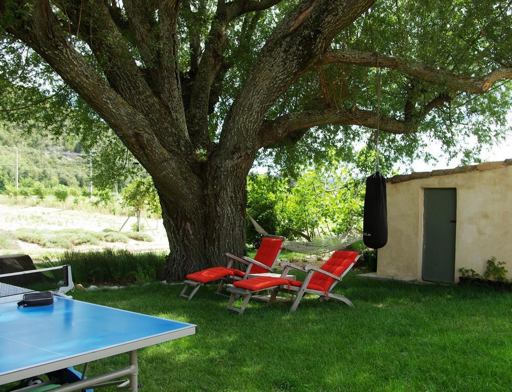 Le Mas De La Fontaine Bed and Breakfast Le Pegue Esterno foto
