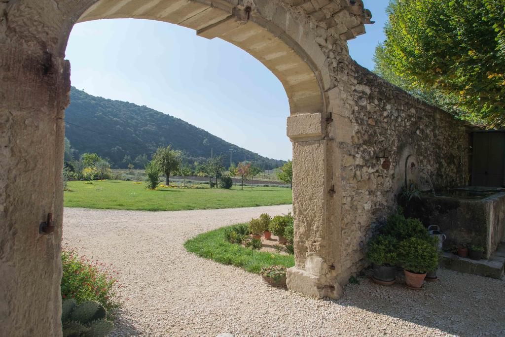 Le Mas De La Fontaine Bed and Breakfast Le Pegue Esterno foto