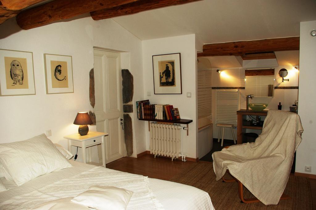 Le Mas De La Fontaine Bed and Breakfast Le Pegue Esterno foto